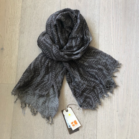 Hugo Boss Accessories - Hugo Boss Cotton / Linen light weight scarf Hugo Boss Accessories - Hugo Boss Cotton / Linen light weight scarf